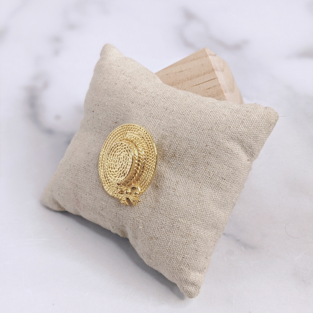 Gold plated straw hat brooch